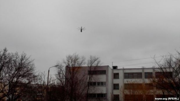 Над Керчью летают военные вертолеты / Радио Свобода Над Керчью летают военные вертолеты / Радио Свобода