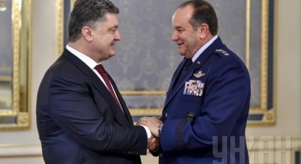 Poroshenko Ukrainian military to intensify training with