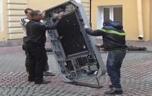 СМИ: В России демонтировали памятник Стиву Джобсу за пропаганду гомосексуализма