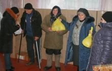 До Дебальцевого, Ольховатки, Комишатки й Булавинського доставили 15 тонн гуманітарної допомоги (фото)