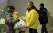 Штаб Ахметова открывает пункт выдачи продуктовых наборов для жителей Макеевки
