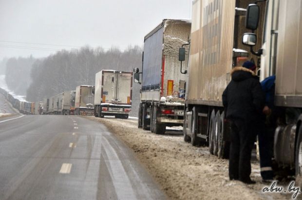 На границе с Россией усилены таможенные и милицейские проверки