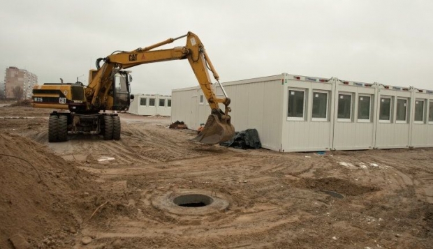 Щонайменше 800 тисяч українців втратило житло, не всі хочуть жити в модульних містечках / фото УНІАН