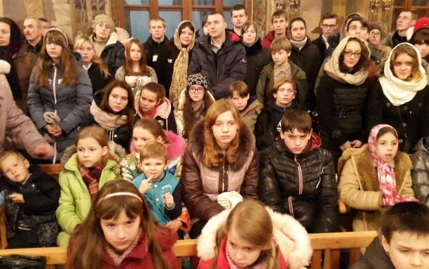 Праздник для детей-сирот в Киево-Печерской лавре: ангельские песни (видео) и подарки от наместника (фото)