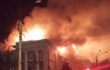 Появилось видео, как пылает здание управления ФСБ в Махачкале