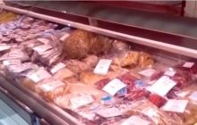 У Росії кіт заліз у вітрину і пообідав морепродуктами майже на 20 тисяч гривень (відео)