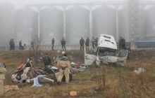 В Запорожье маршрутка с донецкими пенсионерами попала в ДТП: есть погибшие (фото, видео)