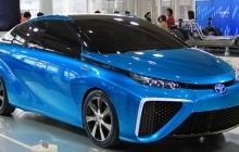 Toyota випустила на ринок перший у світі автомобіль з водневим двигуном