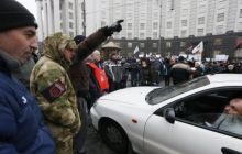 Соціологи: Довіра українців до влади за рік радикально впала, лідери довіри - волонтери і церква