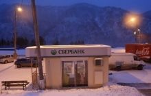 Panicked Russians withdraw cash from banks