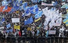 Protesters gather near parliament building, Hrushevskoho blocked