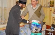 Братия Киево-Печерской лавры посетила одиноких людей