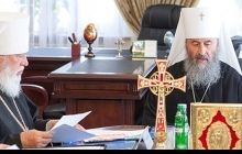 УПЦ просит Порошенко защитить православные храмы и приходы