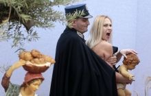 Активистка FEMEN в Ватикане и устроила акцию протеста (фото, видео)