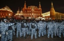 Три години свободи в Москві скінчилися, ОМОН заштовхав мітинг у метро