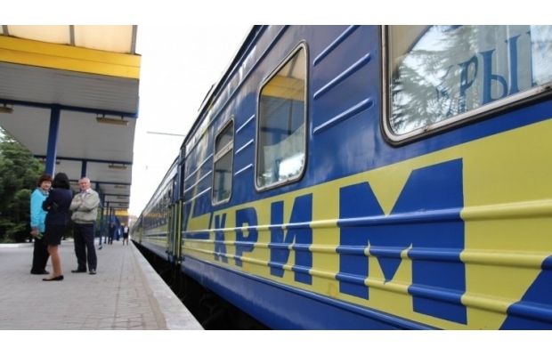 "Укрзалізниця" запустить потяги на "територію, прилеглу до Криму"