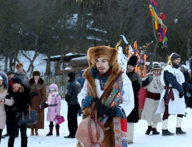 Фестиваль 'Рождество в гаю' во Львове: аутентичная музыка, колядки и яркие вертепы (фоторепортаж)