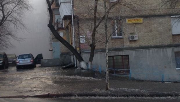 В центре Киева произошла авария на теплотрассе / dreamkyiv.com В центре Киева произошла авария на теплотрассе / dreamkyiv.com