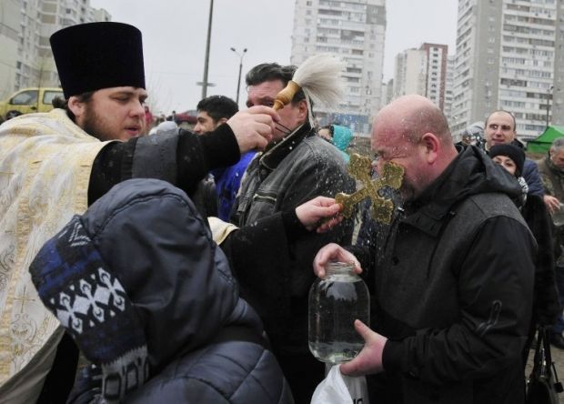 Як в Україні святкували Водохреща (фоторепортаж)