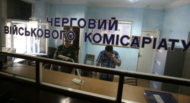 Долю власників "білих квитків" вирішують лікарі / фото УНІАН Долю власників "білих квитків" вирішують лікарі / фото УНІАН