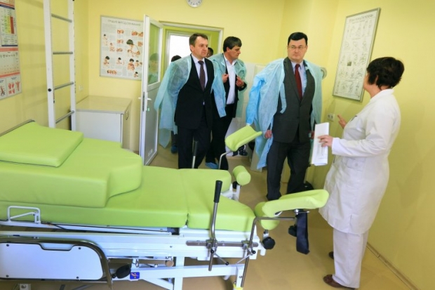 Міністр ознайомився з роботою міського клінічного пологового будинку №1 Львова / Фото: УНІАН Міністр ознайомився з роботою міського клінічного пологового будинку №1 Львова / Фото: УНІАН