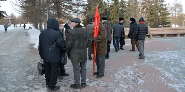 У Челябінську поліція звинуватила активістів в викраденні авто, перевезенні наркотиків і атомної бомби У Челябінську поліція звинуватила активістів в викраденні авто, перевезенні наркотиків і атомної бомби