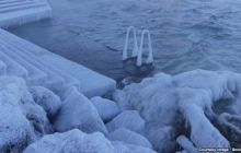 Через аномальний для Криму мороз причали Севастополя скувало льодом (фото)