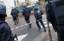 Терорист, який захопив заручників у Парижі, вимагає звільнити підозрюваних у нападі на Charlie Hebdo