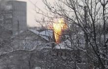 В Донецке в результате обстрелов загорелся газопровод (фото, видео)