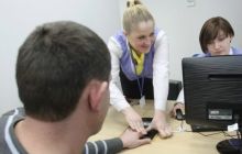 Украинцы подают документы на получение биометрических паспортов (фоторепортаж)