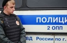Moscow police arrest people listening to Ukrainian anthem in car