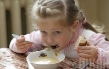 Учёные предупреждают об опасном количестве соли в детских блюдах