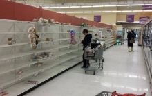 Мешканці Нью-Йорка готуються до потужного снігопаду й спустошують магазини (фото)