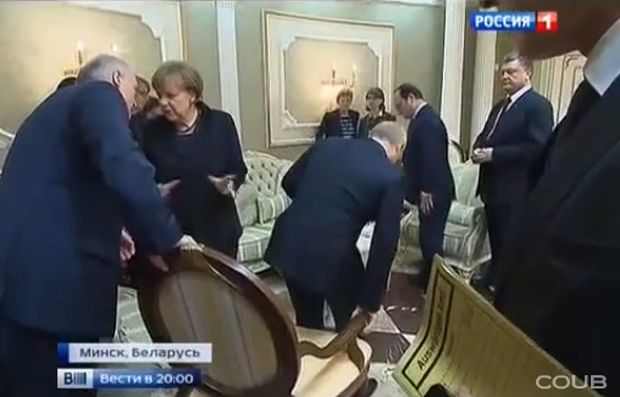 Курйози Мінської зустрічі: Путін зламав ручку, Лукашенко не дав йому сісти на стілець, а Лайфньюз гавкав на ТСН Курйози Мінської зустрічі: Путін зламав ручку, Лукашенко не дав йому сісти на стілець, а Лайфньюз гавкав на ТСН