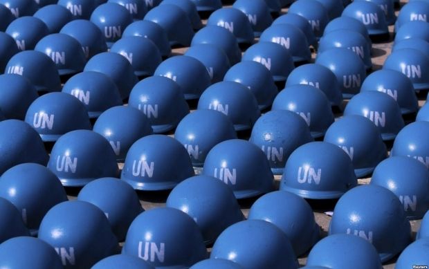 Голубые каски миротворцев ООН, иллюстрация / REUTERS