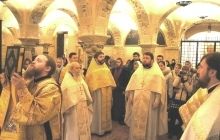 Братія Києво-Печерської лаври здійснила богослужіння біля мощей свт. Миколая в крипті Базиліки м.Барі (Фото)