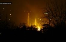 У Донецьку в результаті обстрілу загорівся завод Ахметова (фото, відео)