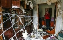 Опубликованы фото обстрелянного Енакиево: испуганные жители и уничтоженные квартиры