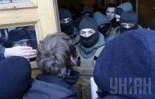 Через підвищення цін на проїзд під КМДА запалили шини, проти мітингувальників застосували газ - депутат (фоторепортаж)