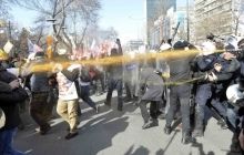 В Турции протестуют против исламизации образования, полиция применила водометы и слезоточивый газ