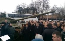 Порошенко показав іноземним лідерам військову техніку РФ, захоплену на Донбасі (фото)