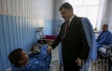Порошенко відвідав у Запорізькому госпіталі поранених військовослужбовців