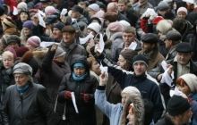 Під КМДА зібралися півтисячі мітингувальників, учасники акції перекрили Хрещатик