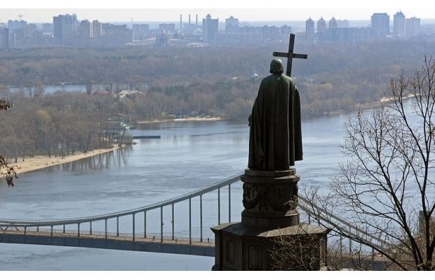 День хрещення Русі 2021: привітання у листівках, віршах і прозі