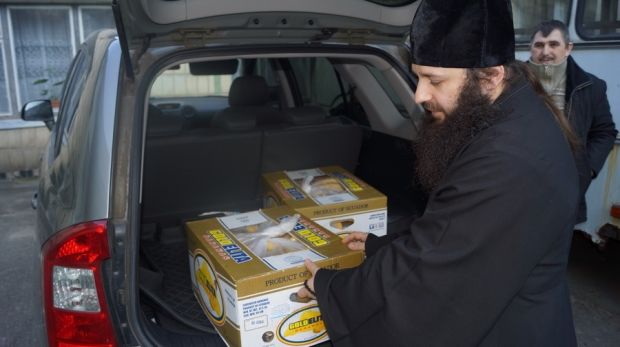 Соціальний відділ Києво-Печерської лаври закликає допомогати сиротам і всім нужденним