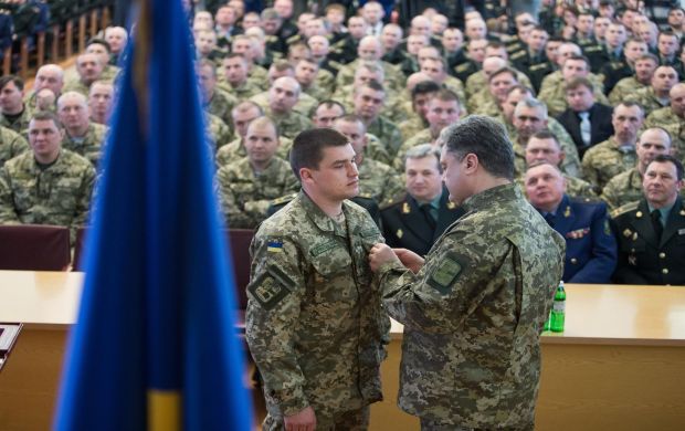 П’ять командирів батальйонів призначено на посади командирів бригад / facebook.com/petroporoshenko П’ять командирів батальйонів призначено на посади командирів бригад / facebook.com/petroporoshenko