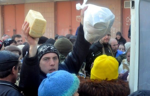 Капелани церкви 'Нове покоління' доставили в Авдіївку гуманітарну допомогу з Латвії