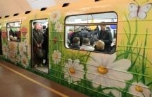 У столичному метро з'явився "Вагон квітів" (фото)