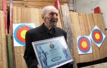 95-річний тренер зі стрільби з лука внесений до Національного Реєстру Рекордів України