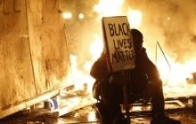 На акції протесту в американському Фергюсоне поранені двоє поліцейських